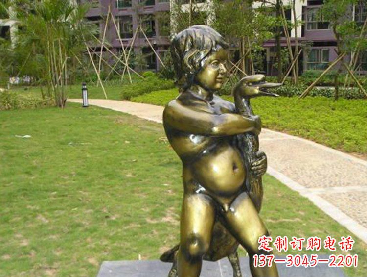 南通新颖童真男孩城市玻璃钢仿铜景观雕塑