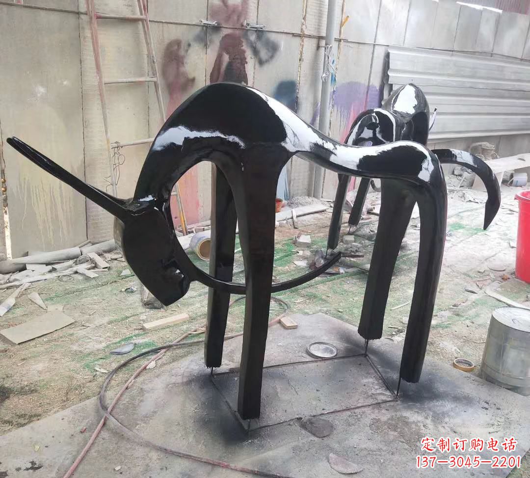 南通玻璃钢制作的鹿雕塑——装点你的庭院