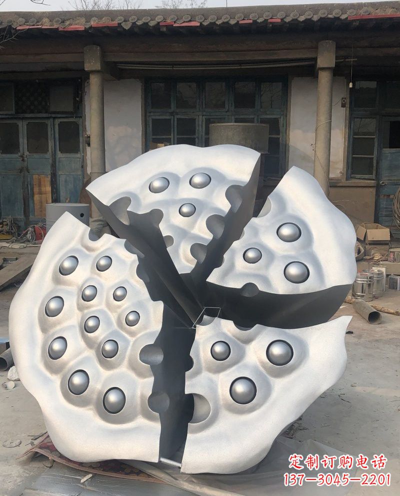 南通玻璃钢莲蓬雕塑美丽的象征