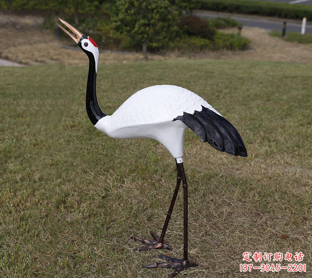 南通玻璃钢雕塑仙鹤——灵动飞翔的艺术之美