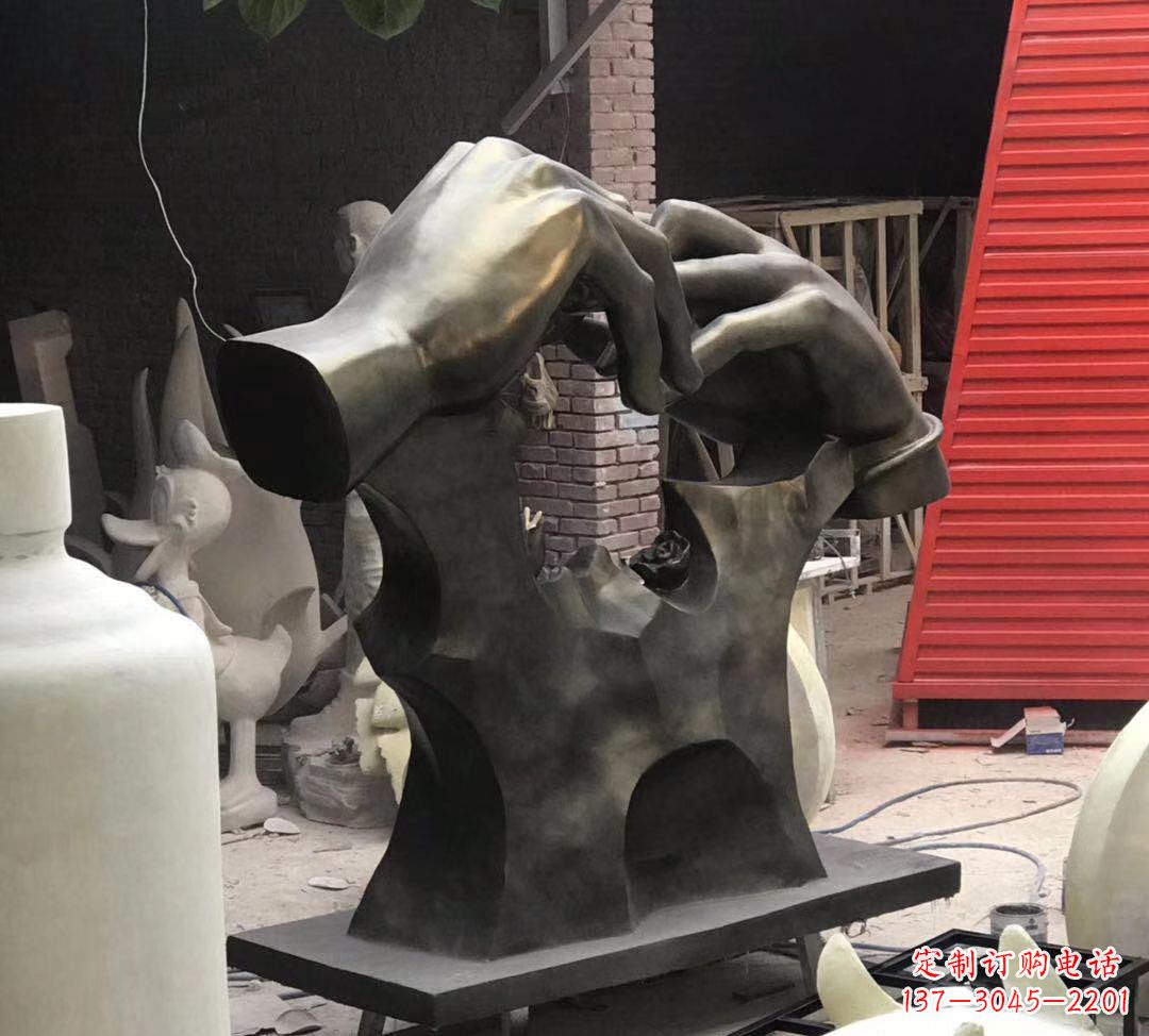 南通玻璃钢仿铜戒指雕塑浪漫情感的象征