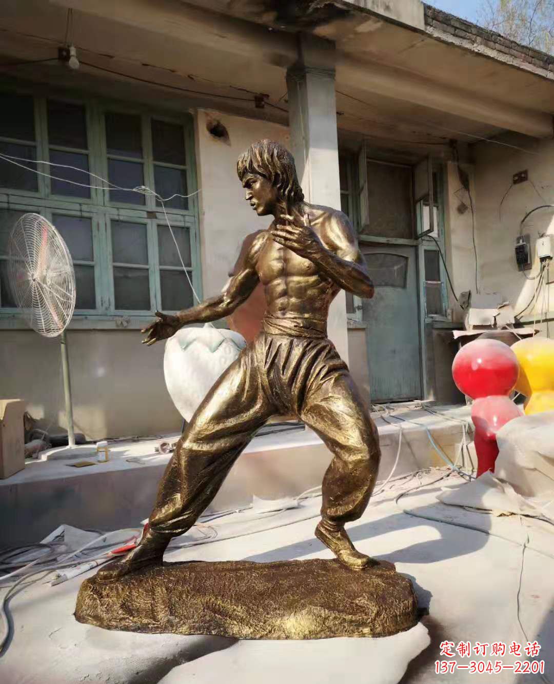 南通玻璃钢仿铜李小龙雕塑广场电影明星人物雕塑 (4)