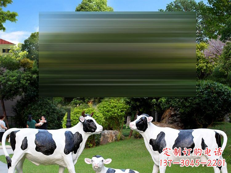 南通玻璃钢仿真奶牛雕塑以现实奶牛为灵感