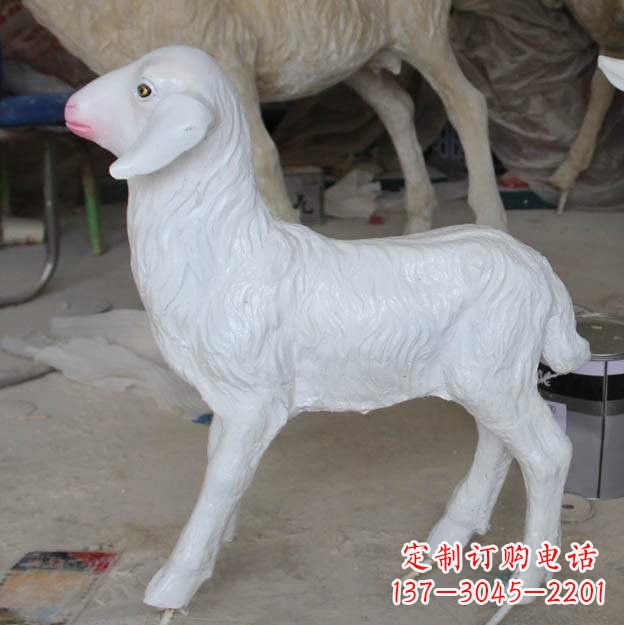 南通玻璃钢雕刻的羊雕塑——艺术的精美表达