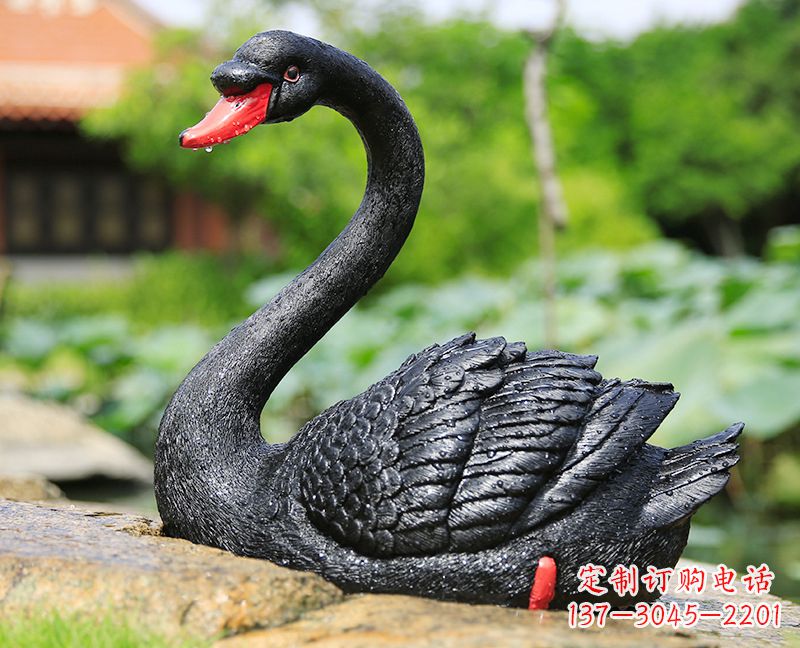 南通玻璃钢雕刻的黑色天鹅——美丽宁静的公园园林摆件