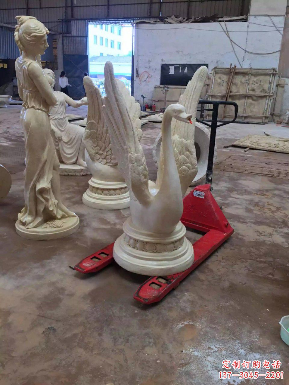 南通玻璃钢制作的天鹅雕塑