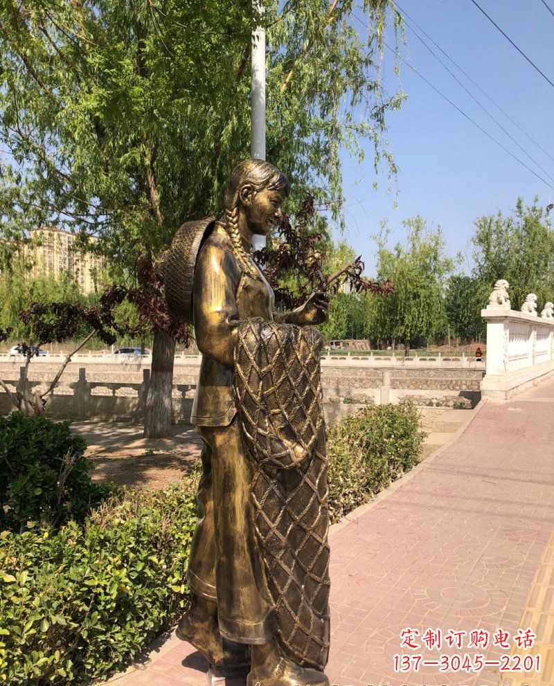南通农家女人的铜雕之美