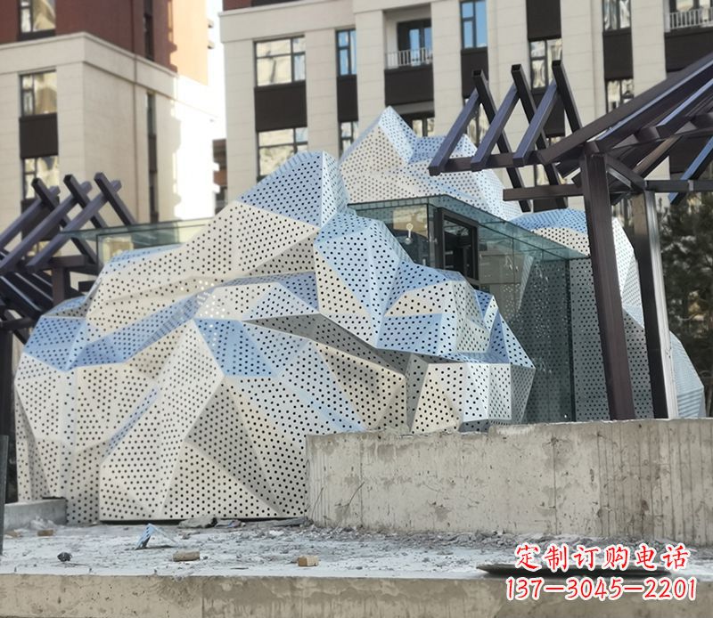 南通不锈钢假山雕塑给空间带来更多活力
