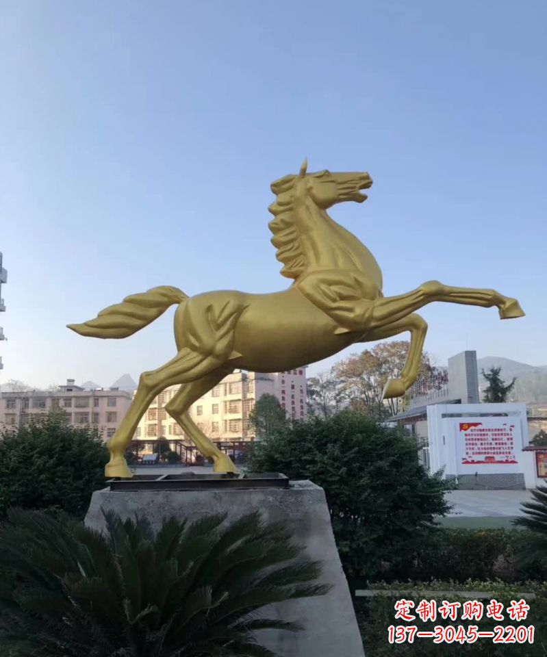 南通不锈钢城市广场的马雕塑——一个给城市带来新鲜感的艺术作品