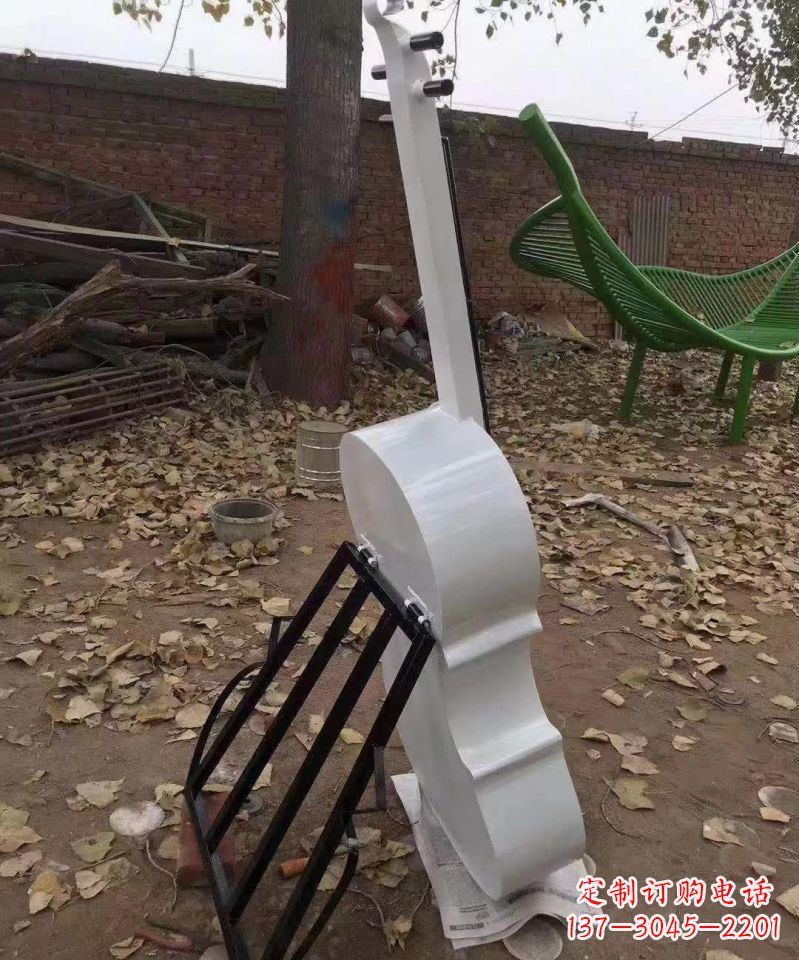 南通不锈钢大提琴雕塑——古典音乐的艺术表现