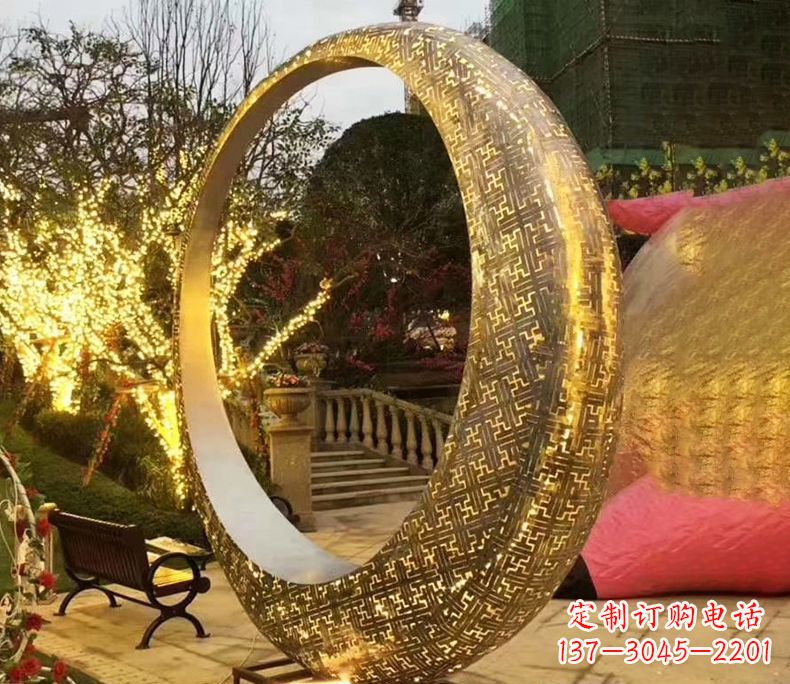 南通不锈钢发光月亮雕塑艺术与科技的结合