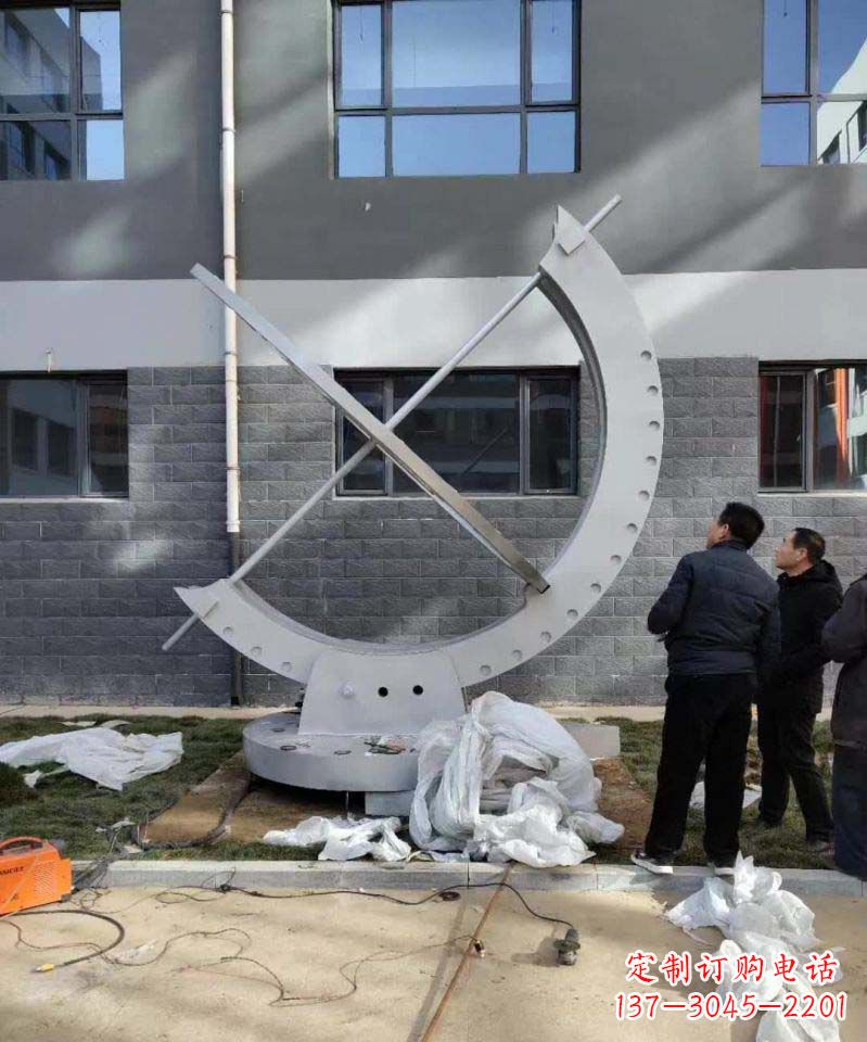 南通不锈钢日晷雕塑精致而优雅