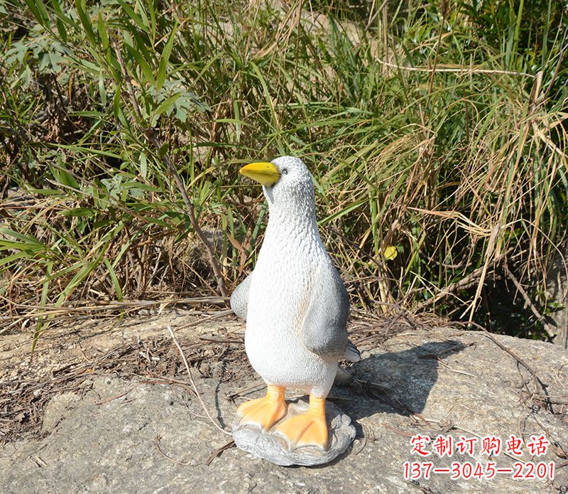 南通和平鸽雕塑传递和平的美丽象征