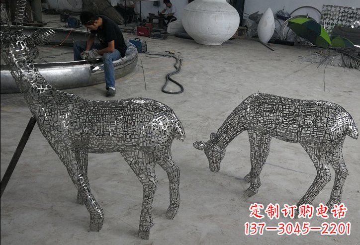 南通不锈钢动物镂空鹿雕塑精美的艺术品