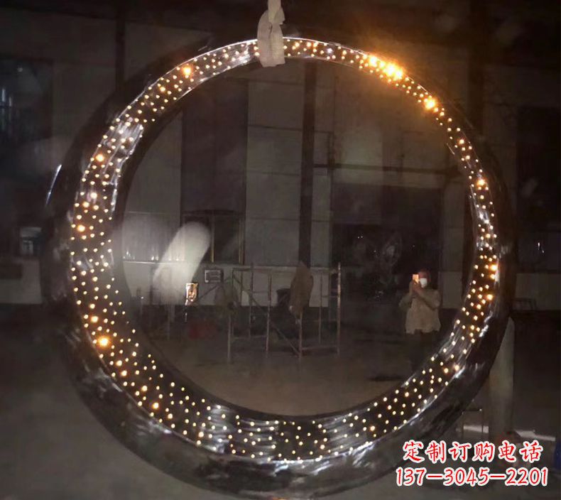 南通璀璨夜空,不锈钢发光月亮雕塑