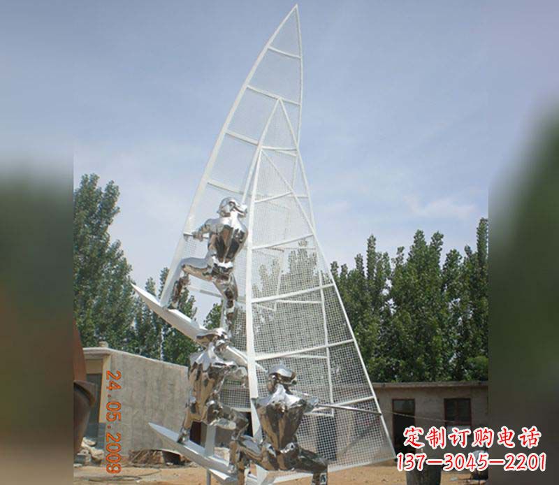 南通不锈钢帆船给公园带来美丽的景致