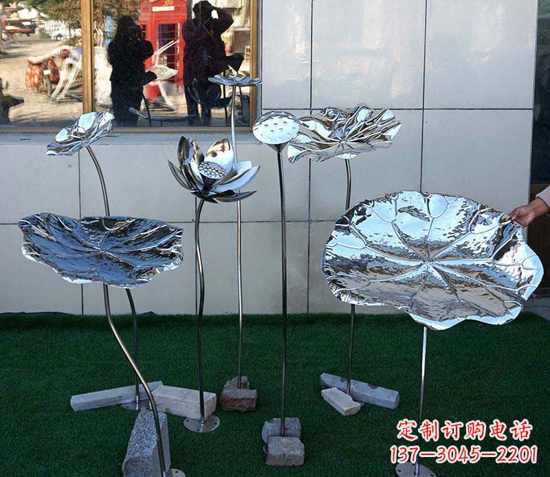 南通不锈钢雕刻荷花美化环境