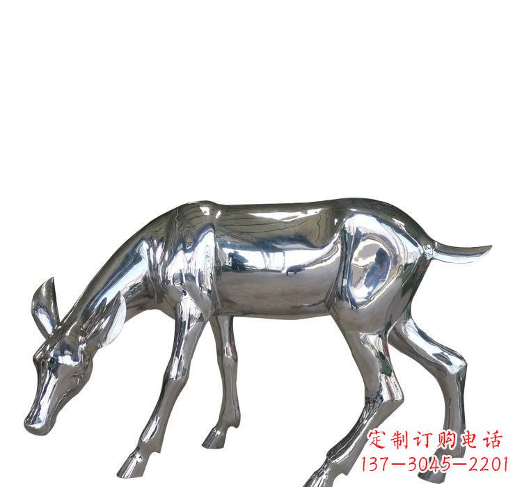南通不锈钢公园草坪上的鹿雕塑——让美景更加完美