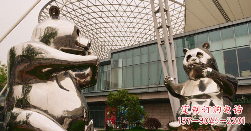 南通不锈钢公园动物镜面熊猫雕塑