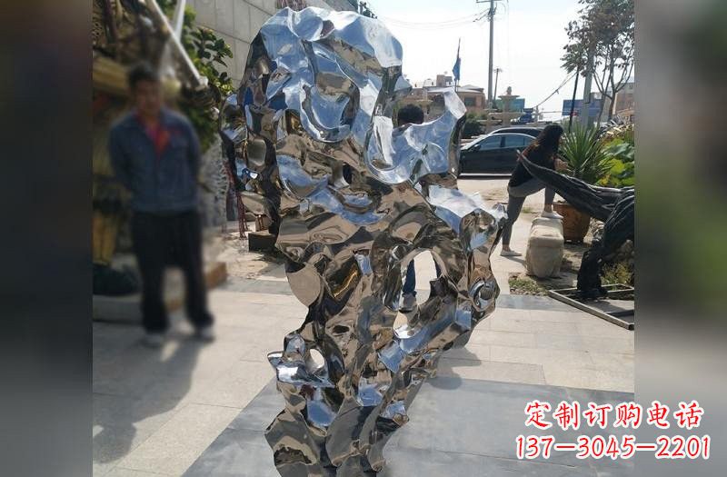 南通太湖石雕塑——点缀不锈钢公园