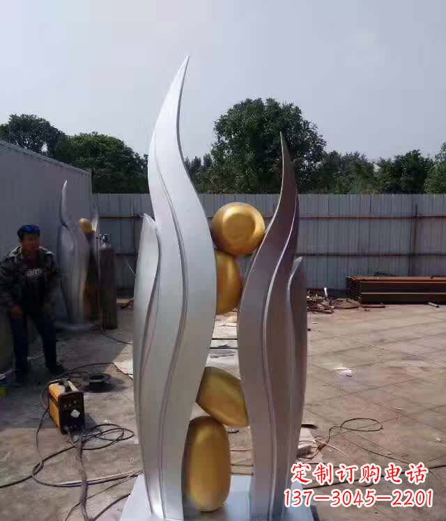 南通不锈钢广场翅膀雕塑象征着自由之翼