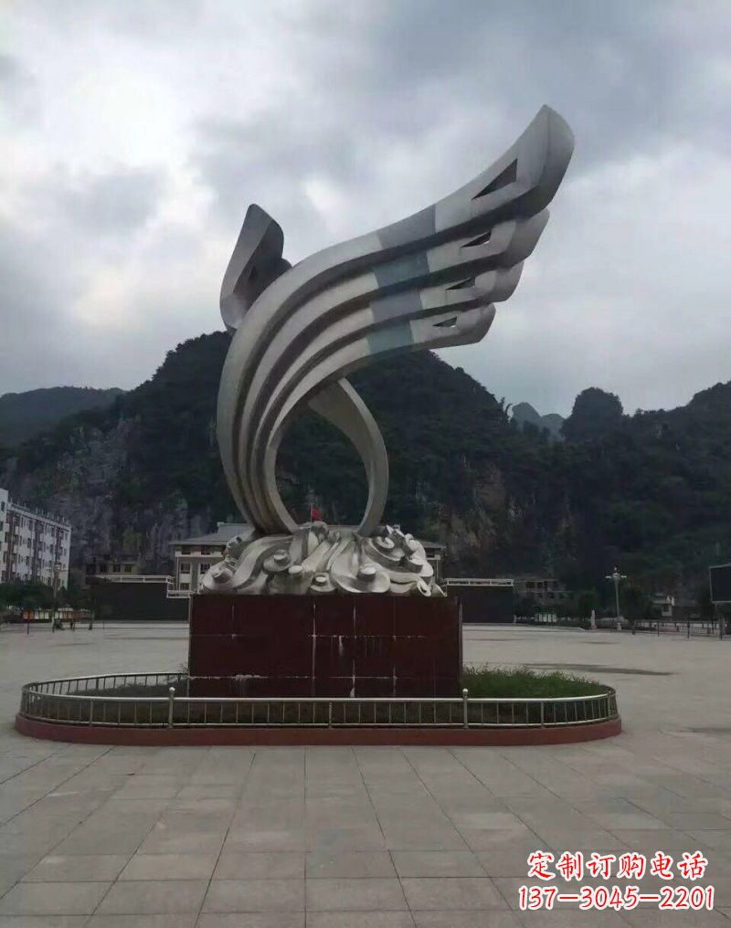 南通翅膀雕塑——环绕不锈钢广场的精美艺术品