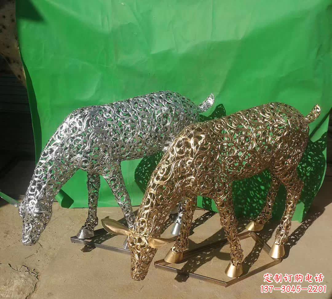 南通不锈钢广场上的梅花鹿雕塑