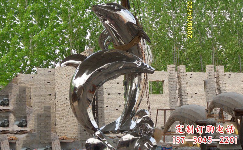 南通海豚之美不锈钢海边雕塑