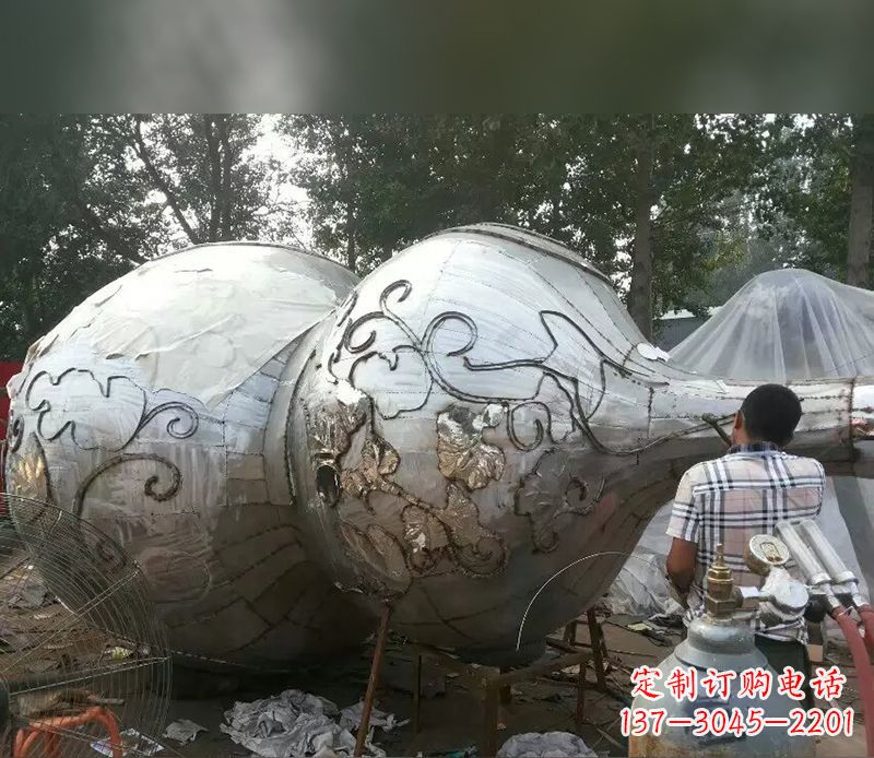 南通不锈钢葫芦雕塑精美绝伦