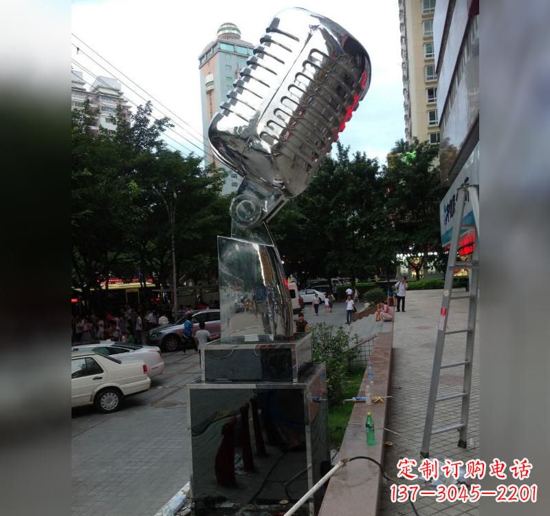 南通不锈钢话筒雕塑高贵而又精致