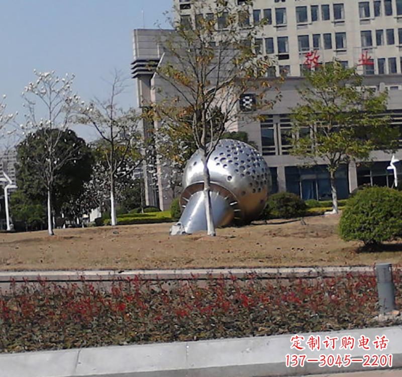 南通不锈钢话筒雕塑简约而又具有现代感