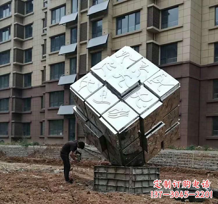 南通不锈钢景观魔方雕塑——现代科技的精妙结合