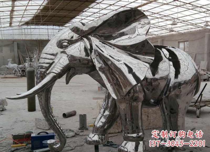 南通不锈钢镜面大象雕塑——独特的艺术精品