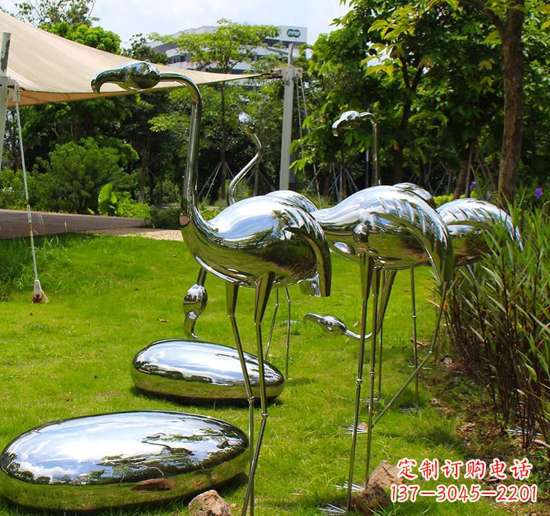 南通不锈钢镜面火烈鸟雕塑精美外形、多彩光泽