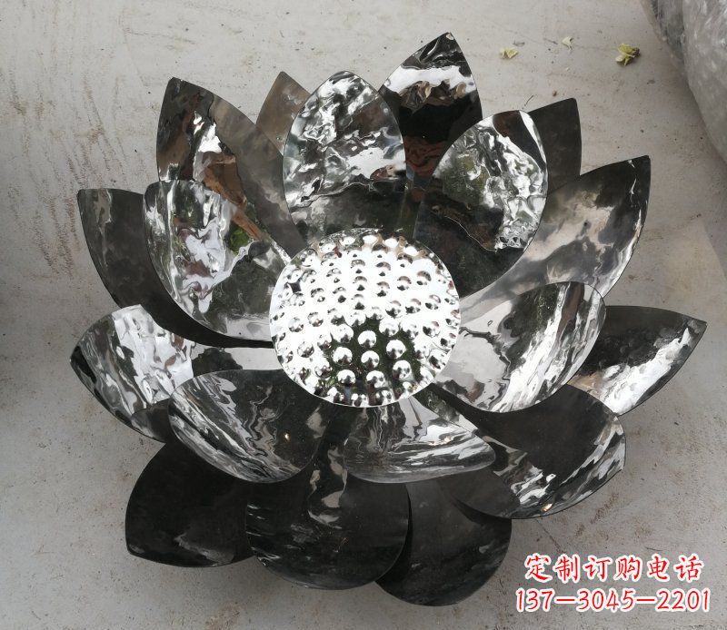 南通不锈钢镜面的荷花雕塑——彰显美丽与恬静