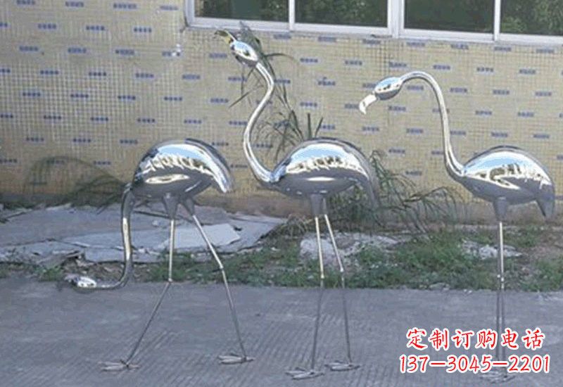 南通不锈钢火烈鸟雕塑给人以美好的视觉享受