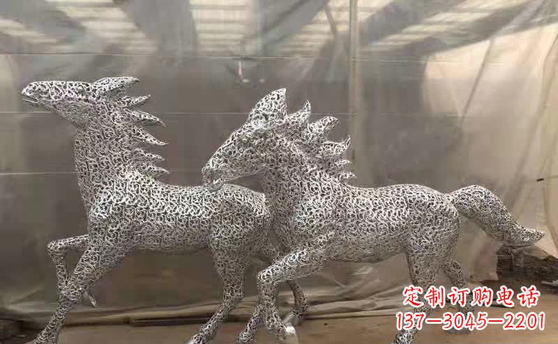 南通不锈钢马雕塑精美而又富有动感