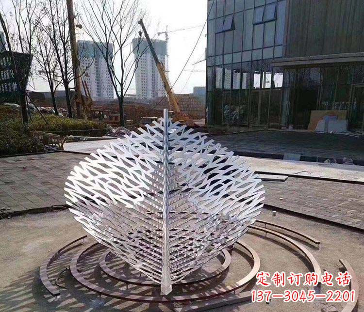 南通不锈钢镂空树叶雕塑精美雕刻的艺术