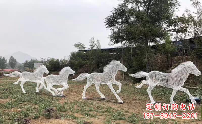 南通不锈钢马雕塑勇往直前