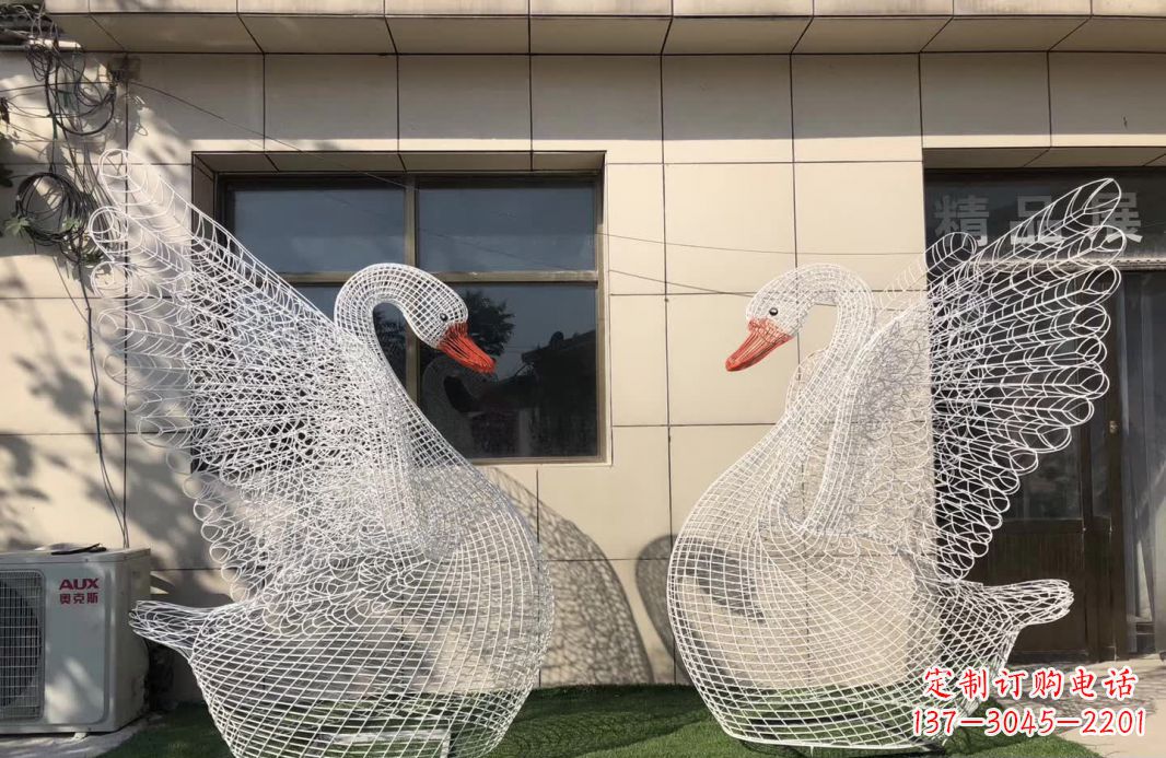 南通不锈钢镂空天鹅雕塑象征着美丽的永恒