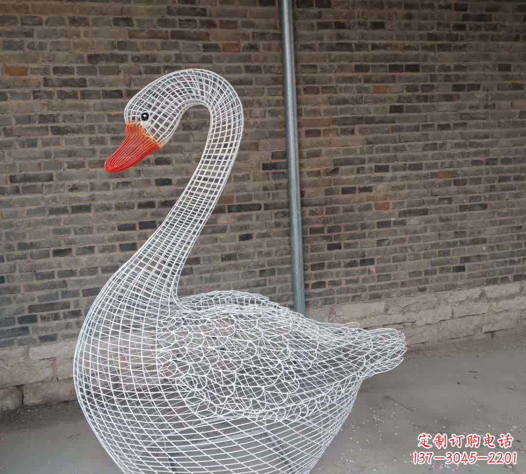 南通不锈钢镂空天鹅雕塑精美而优雅