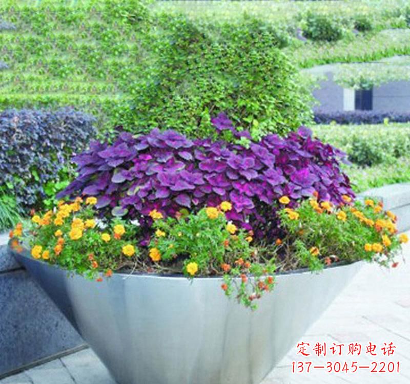 南通不锈钢花盆雕塑艺术之美