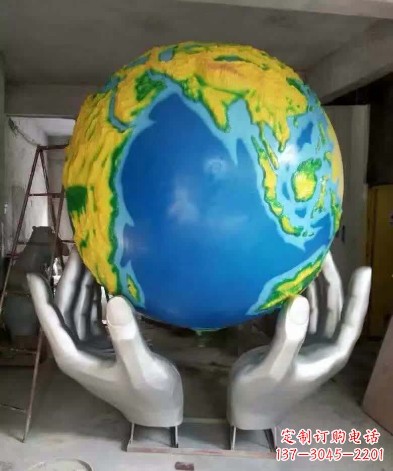 南通不锈钢手托地球雕塑精美的艺术作品