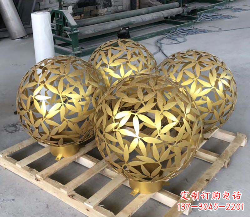 南通不锈钢树叶镂空球的美妙景观