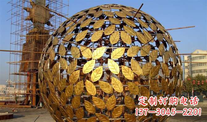 南通不锈钢树叶镂空球景观雕塑