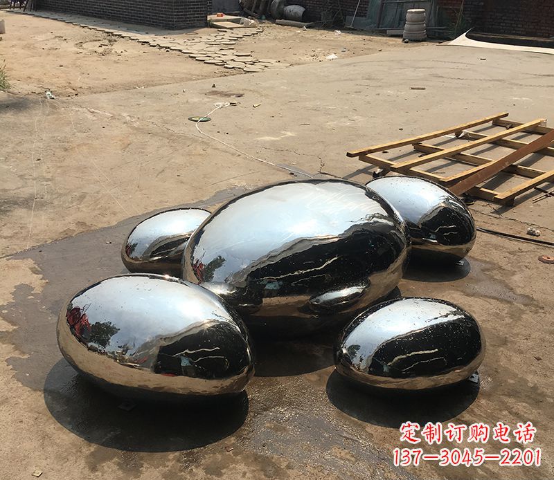 南通不锈钢水滴雕塑给景观增添独特魅力