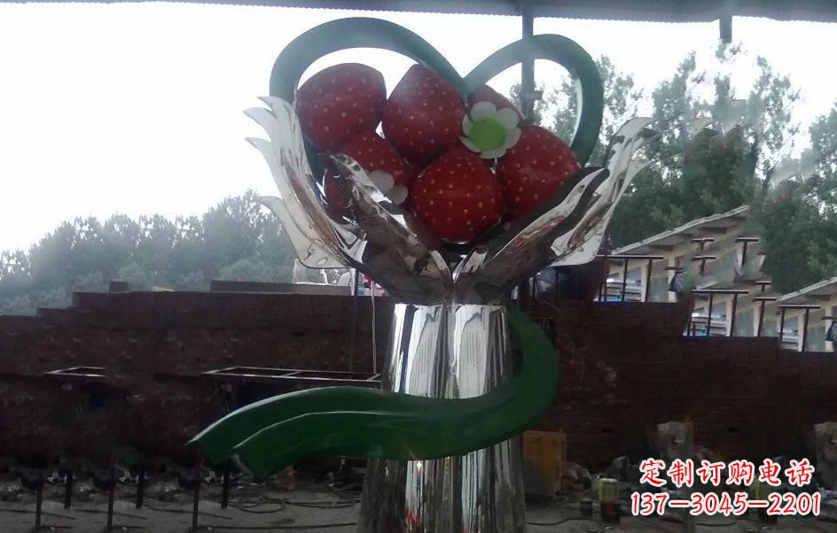 南通不锈钢水果草莓雕塑