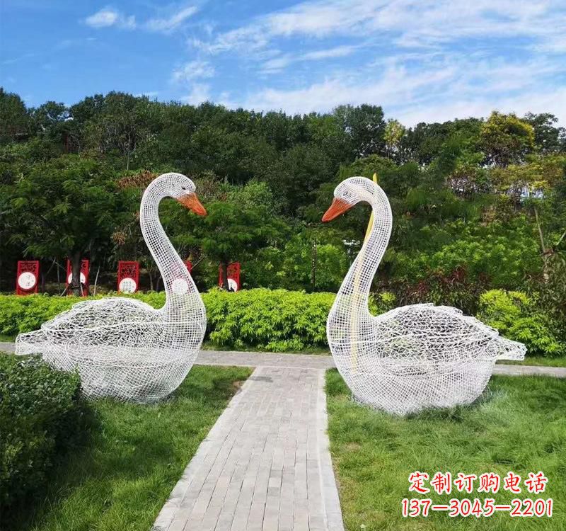 南通不锈钢天鹅雕塑——象征着爱与和平