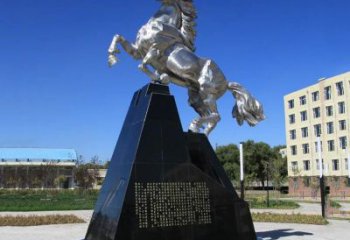 南通不锈钢企业广场上的马雕塑