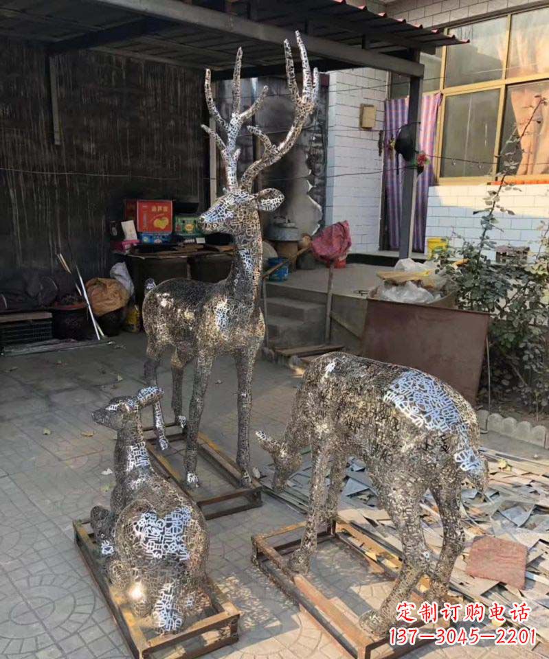 南通不锈钢庭院里的梅花鹿雕塑